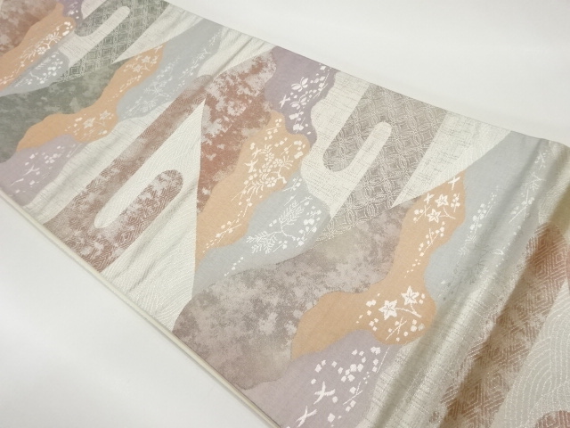 引箔ヱ霞に山並み・吹き寄せ模様織出し袋帯